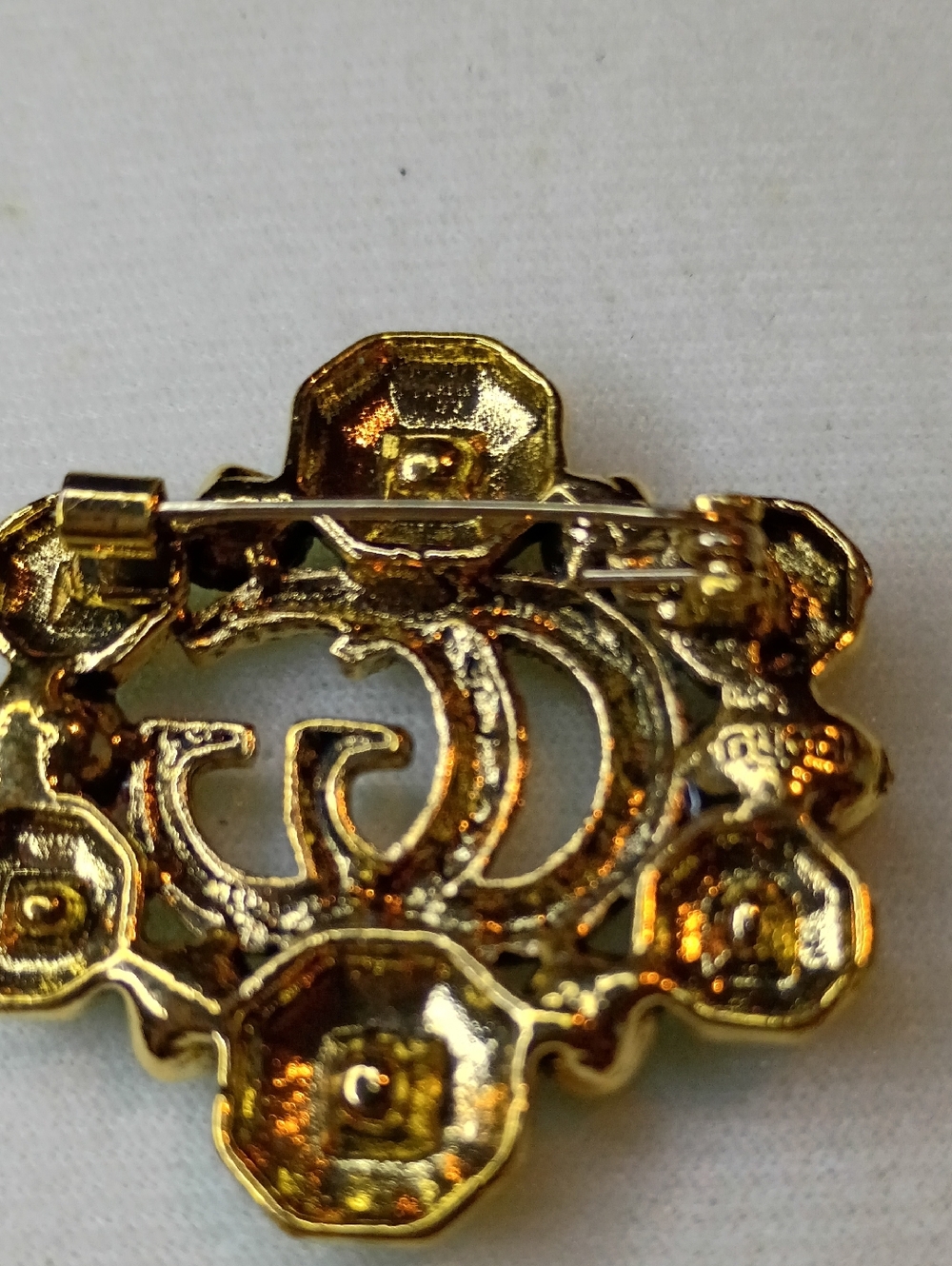 New Gold-Tone Crystal Brooch with Red, Yellow and Purple Stones Fashion Jewelry - Picture 4 of 5